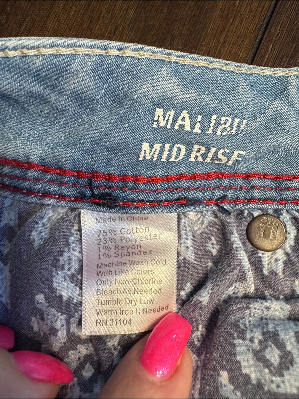Chip & Pepper California Malibu Mid Rise Denim Shorts S 26 Light Wash Cuffed - Picture 7 of 12